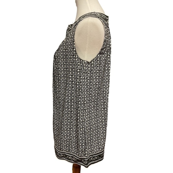 Max Edition Round Neck Tank Top Black and White - Picture 4 of 7